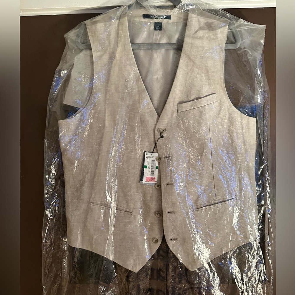 Perry Ellis Men’s linen suit vest